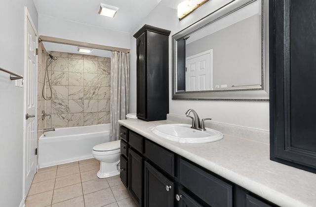 806 Hillview Drive, Lemont, IL 60439