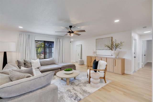 214 LORRAINE AVENUE, Venice, FL 34293