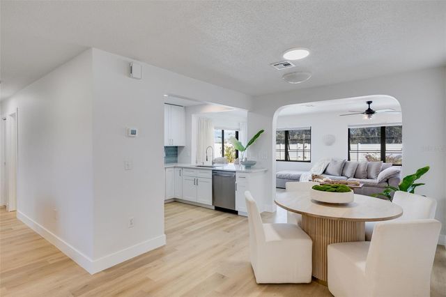 214 LORRAINE AVENUE, Venice, FL 34293