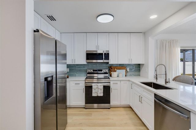 214 LORRAINE AVENUE, Venice, FL 34293