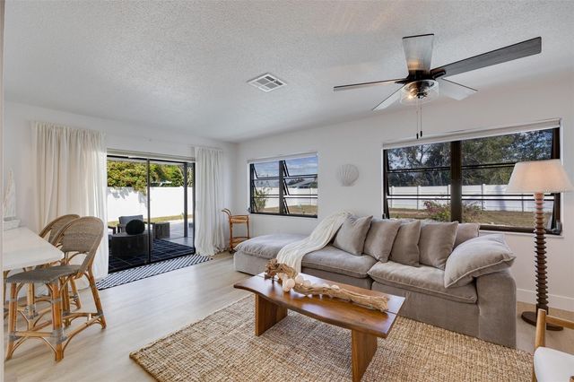 214 LORRAINE AVENUE, Venice, FL 34293