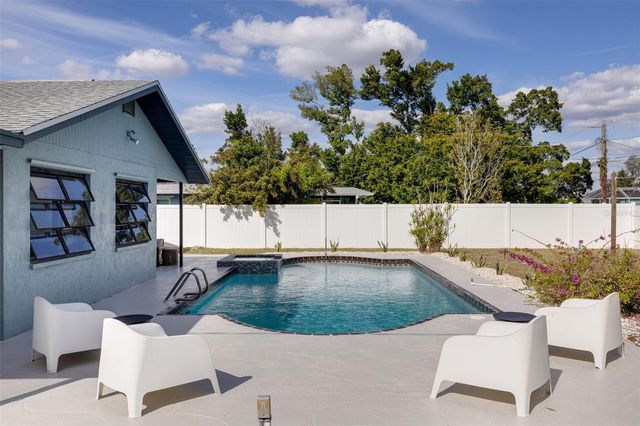 214 LORRAINE AVENUE, Venice, FL 34293