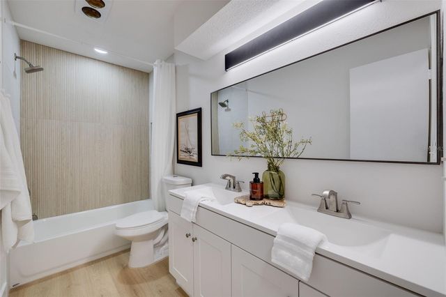 214 LORRAINE AVENUE, Venice, FL 34293