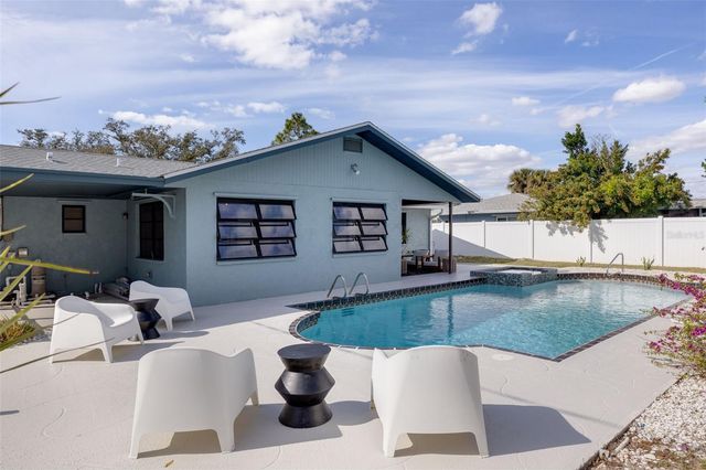 214 LORRAINE AVENUE, Venice, FL 34293