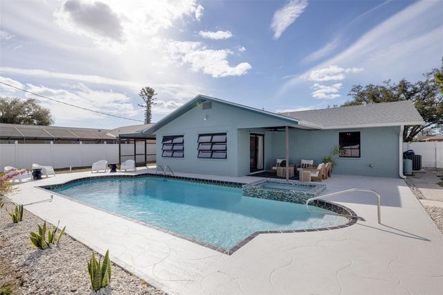 214 LORRAINE AVENUE, Venice, FL 34293