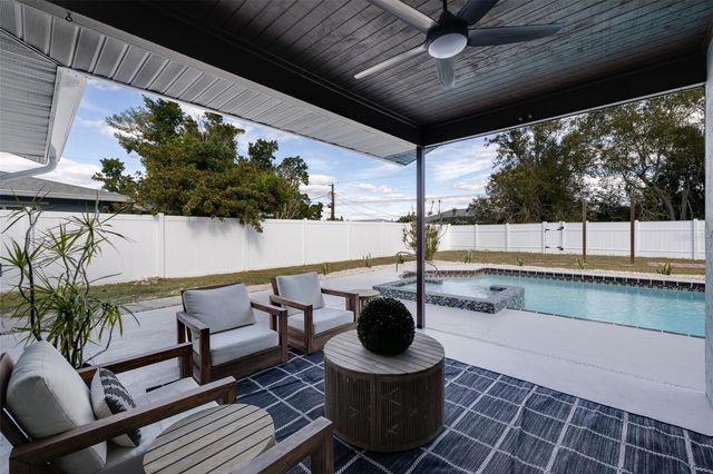 214 LORRAINE AVENUE, Venice, FL 34293