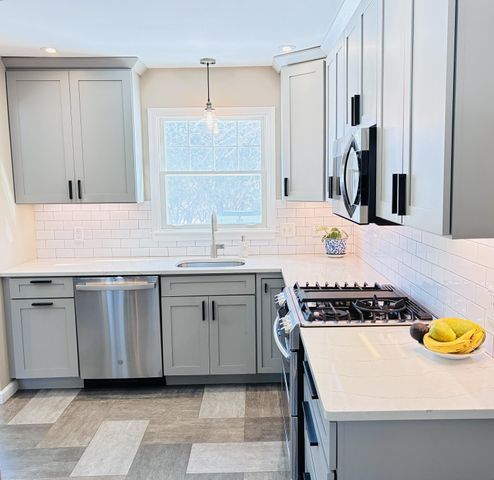 42 Lakeshore Drive, Plattsburgh, NY 12901