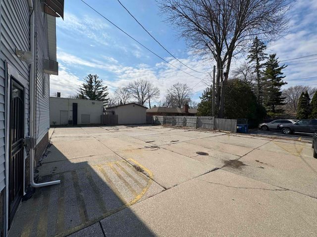 2911 Court Street, Saginaw, MI 48602