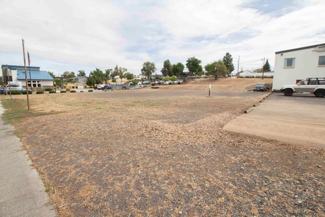 520 S 5th Street, Madras, OR 97741