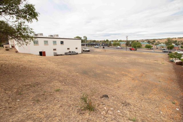 520 S 5th Street, Madras, OR 97741