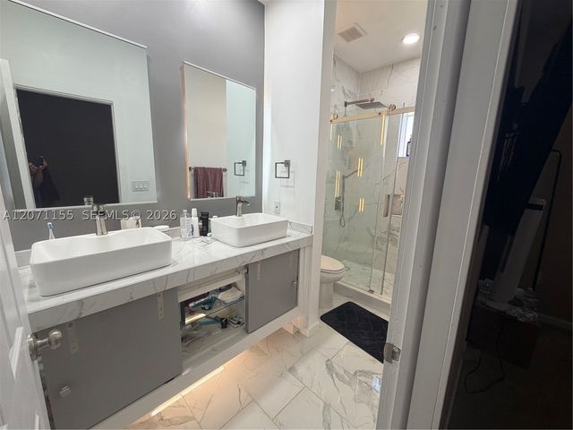 550 Saint Tropez Ln, Margate, FL 33068
