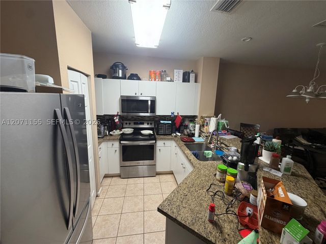 550 Saint Tropez Ln, Margate, FL 33068