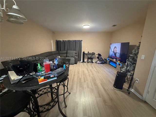550 Saint Tropez Ln, Margate, FL 33068