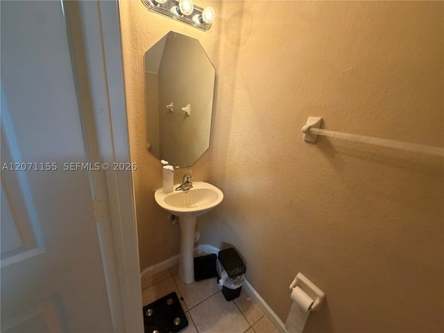 550 Saint Tropez Ln, Margate, FL 33068