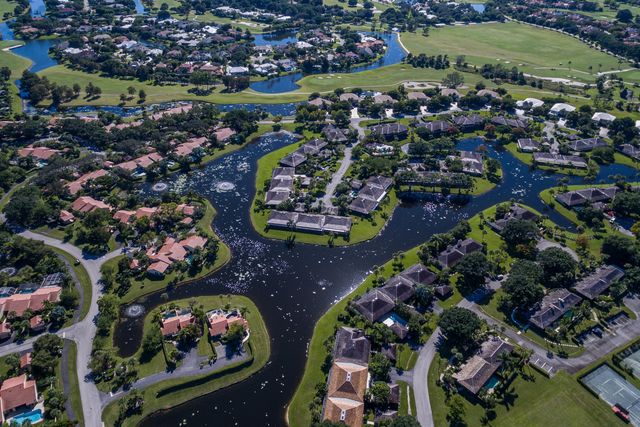 11863 Wimbledon Circle 432, Wellington, FL 33414