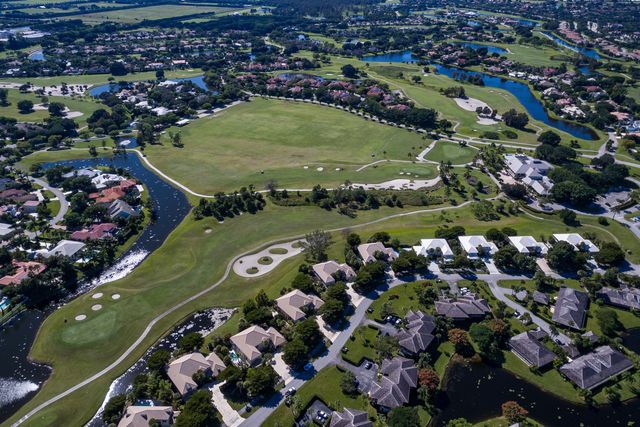 11863 Wimbledon Circle 432, Wellington, FL 33414