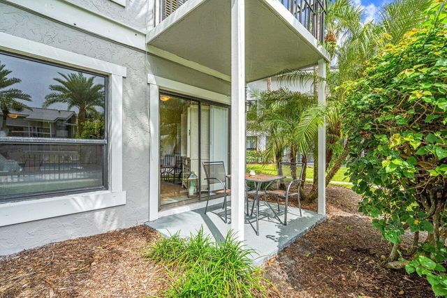 11863 Wimbledon Circle 432, Wellington, FL 33414