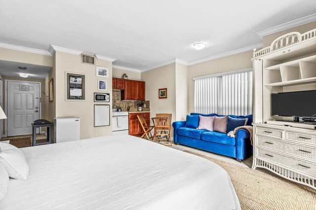11863 Wimbledon Circle 432, Wellington, FL 33414