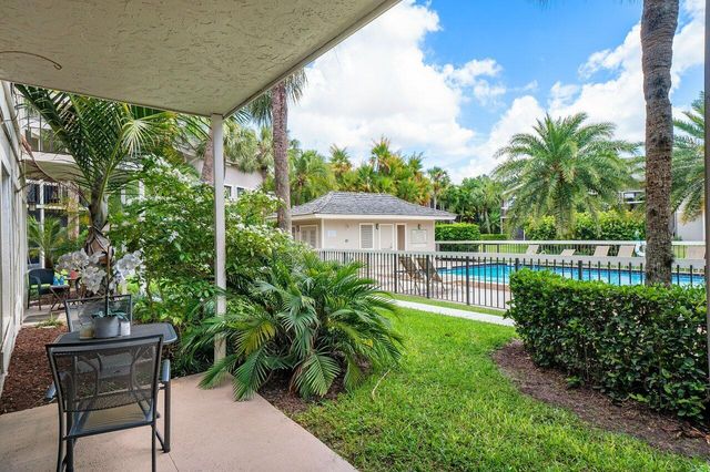 11863 Wimbledon Circle 432, Wellington, FL 33414