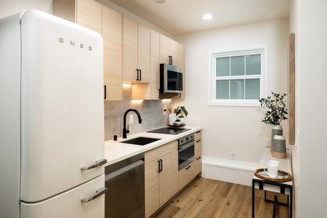 240 Glenwood Avenue, Woodside, CA 94062