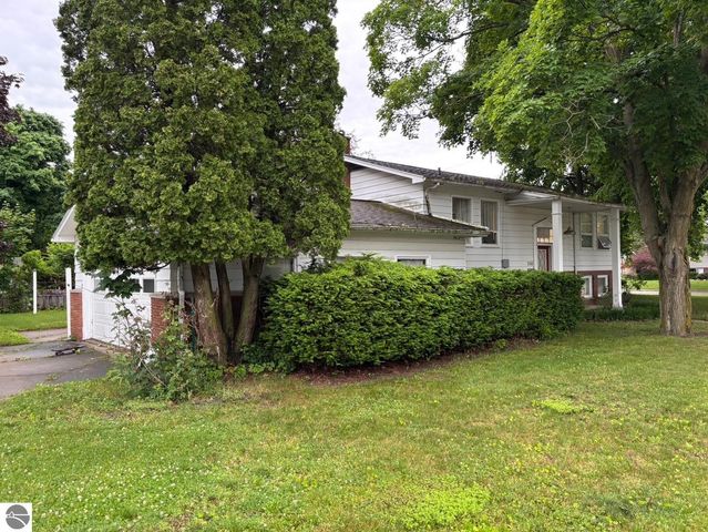 250 Purdy Drive, Alma, MI 48801