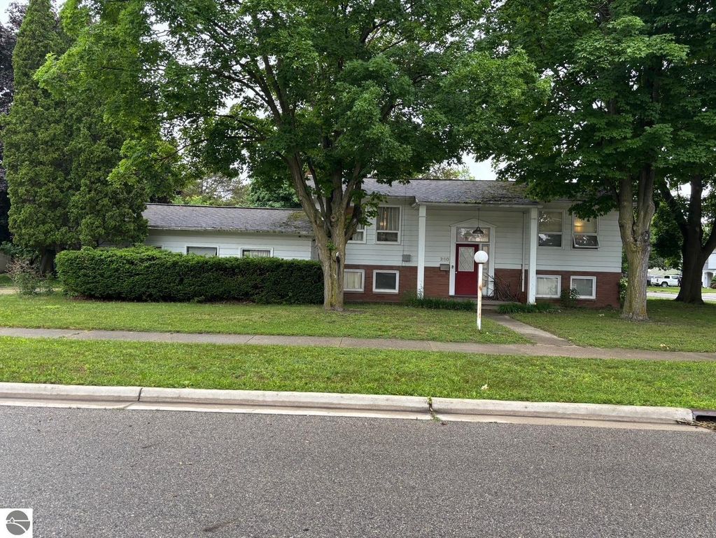 Image 1 of property listing at 250 Purdy Drive, Alma, MI 48801