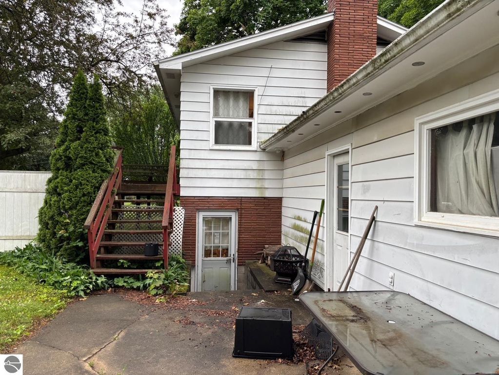 Image 5 of property listing at 250 Purdy Drive, Alma, MI 48801