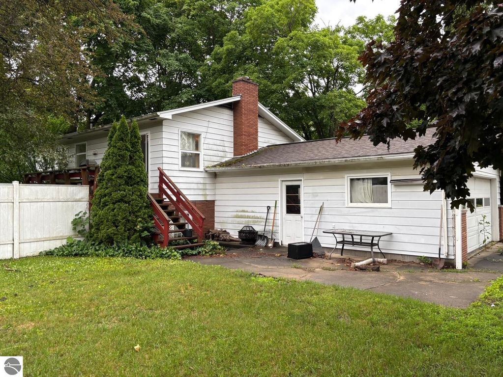 Image 7 of property listing at 250 Purdy Drive, Alma, MI 48801