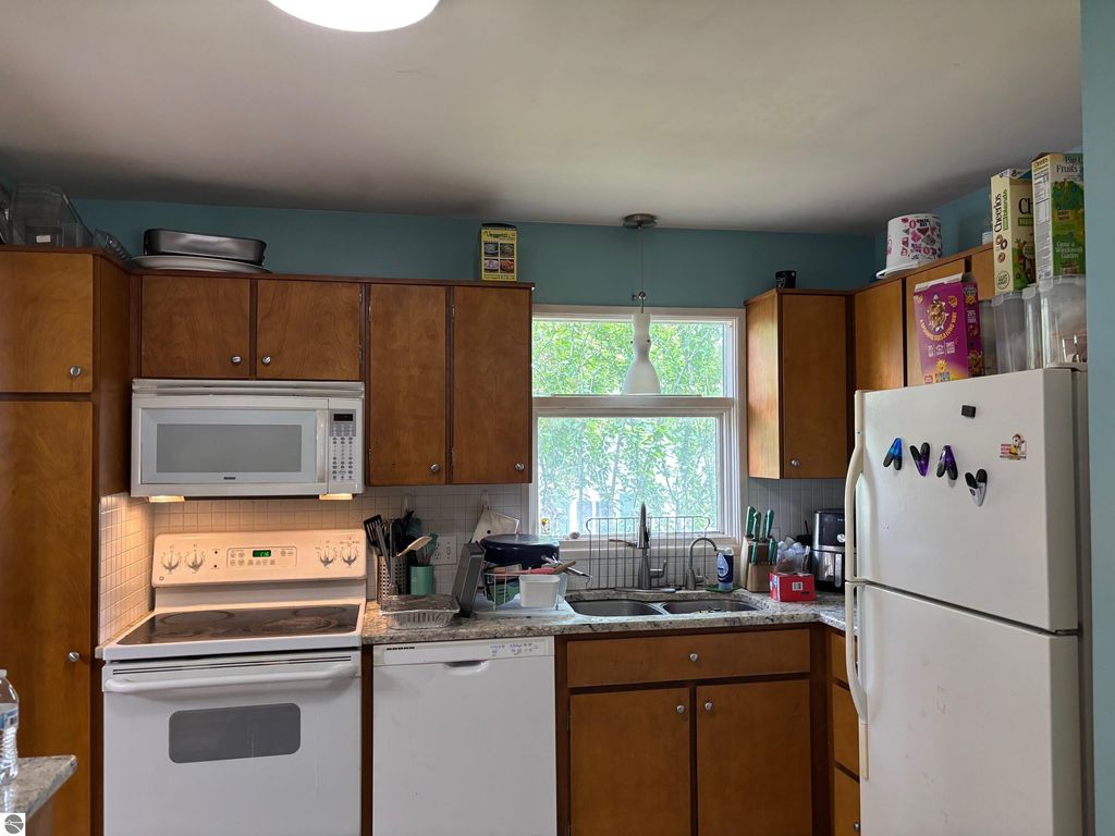 Image 9 of property listing at 250 Purdy Drive, Alma, MI 48801