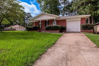 3011 Sand Drive, Huntsville, TX 77340