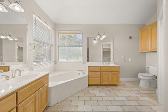 509 Meadow Oaks DR, Dripping Springs, TX 78620