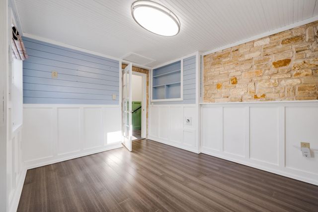 509 Meadow Oaks DR, Dripping Springs, TX 78620