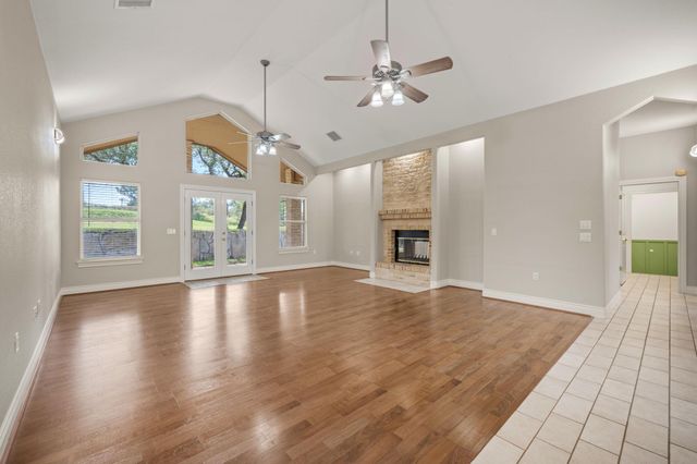 509 Meadow Oaks DR, Dripping Springs, TX 78620