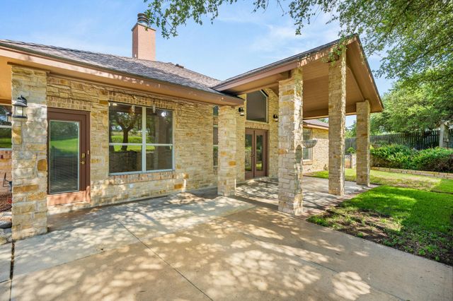 509 Meadow Oaks DR, Dripping Springs, TX 78620