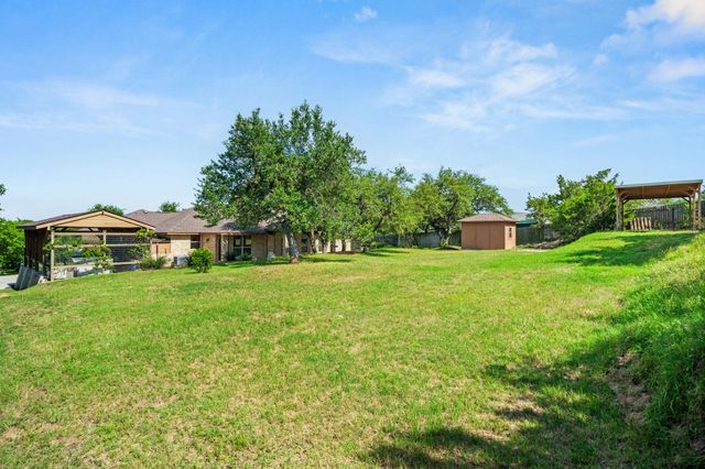 509 Meadow Oaks DR, Dripping Springs, TX 78620