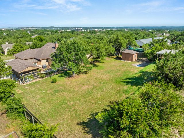 509 Meadow Oaks DR, Dripping Springs, TX 78620