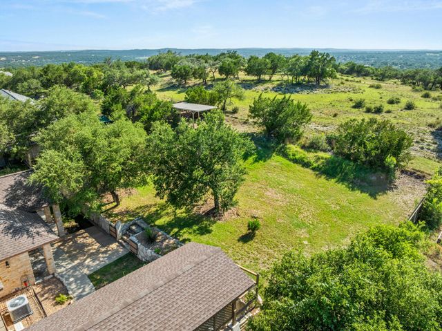 509 Meadow Oaks DR, Dripping Springs, TX 78620