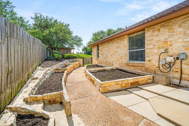 509 Meadow Oaks DR, Dripping Springs, TX 78620