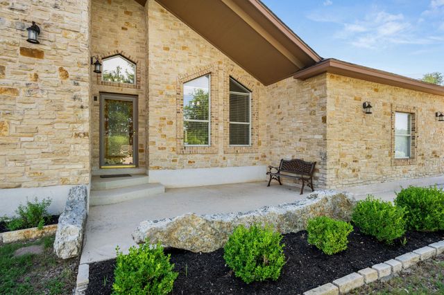 509 Meadow Oaks DR, Dripping Springs, TX 78620