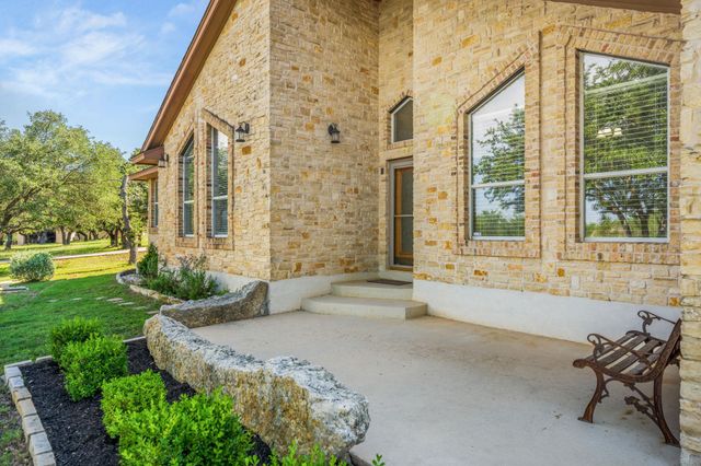 509 Meadow Oaks DR, Dripping Springs, TX 78620