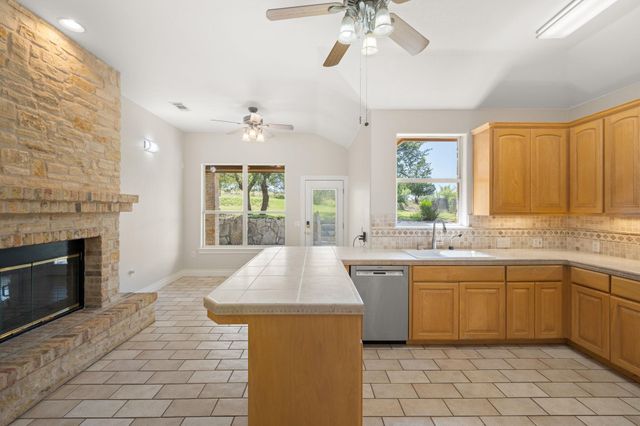 509 Meadow Oaks DR, Dripping Springs, TX 78620