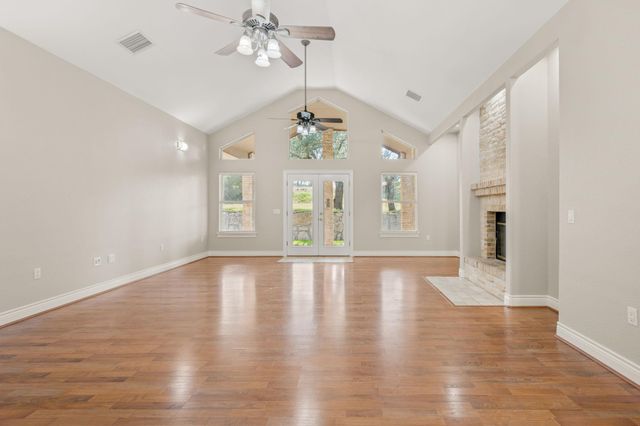 509 Meadow Oaks DR, Dripping Springs, TX 78620