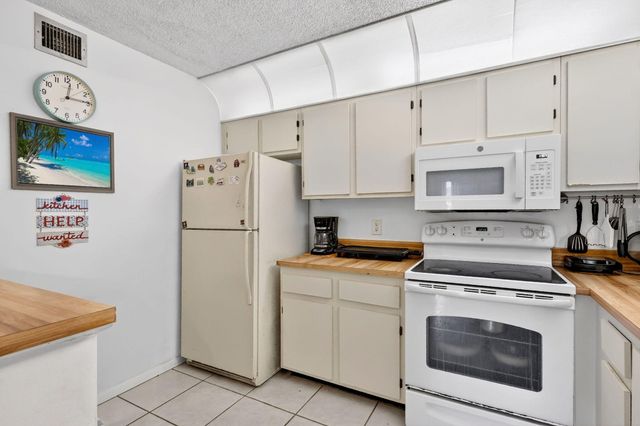 6536 Chasewood Drive A, Jupiter, FL 33458