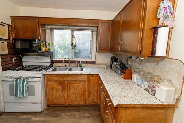 411 Donmoyer Avenue, South Bend, IN 46614