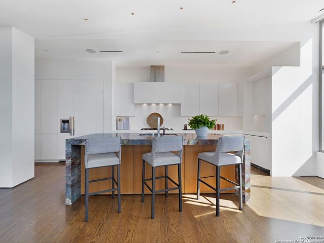 4242 Broadway Apt 2001, San Antonio, TX 78209