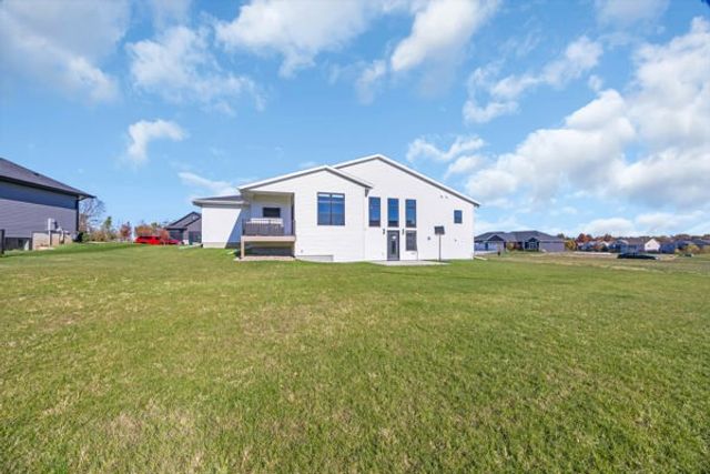 6720 Caldwell Lane NE, Cedar Rapids, IA 52411