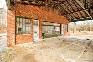 18304 James River Dr, Disputanta, VA 23842