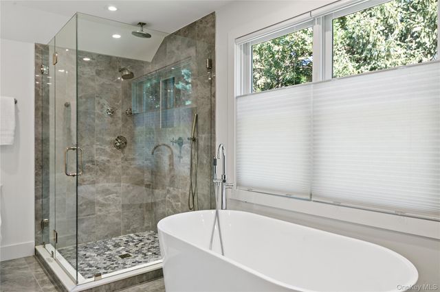 1 Stoneleigh Close, Scarsdale, NY 10583