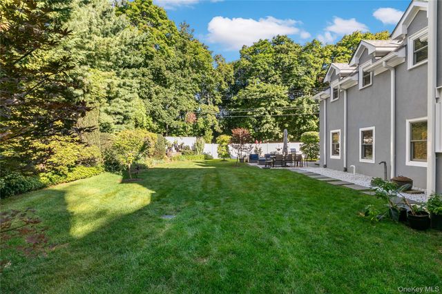 1 Stoneleigh Close, Scarsdale, NY 10583