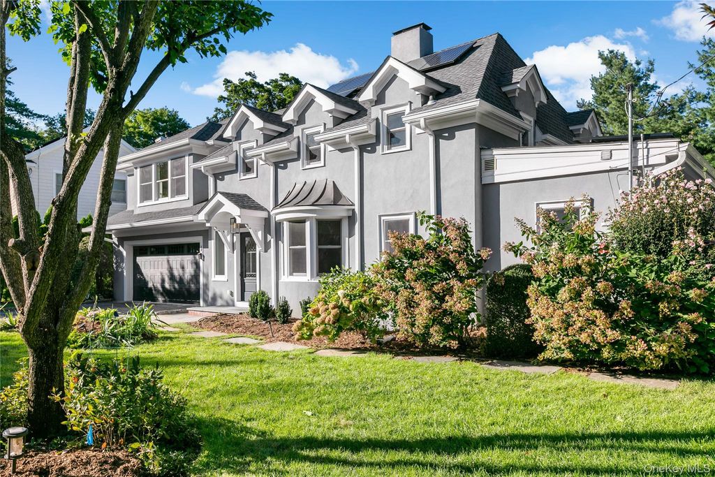 1 Stoneleigh Close, Scarsdale, NY 10583 — photo 2